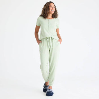 green tea skinny stripe women's CloudStretch™ magnetic short sleeve jogger set